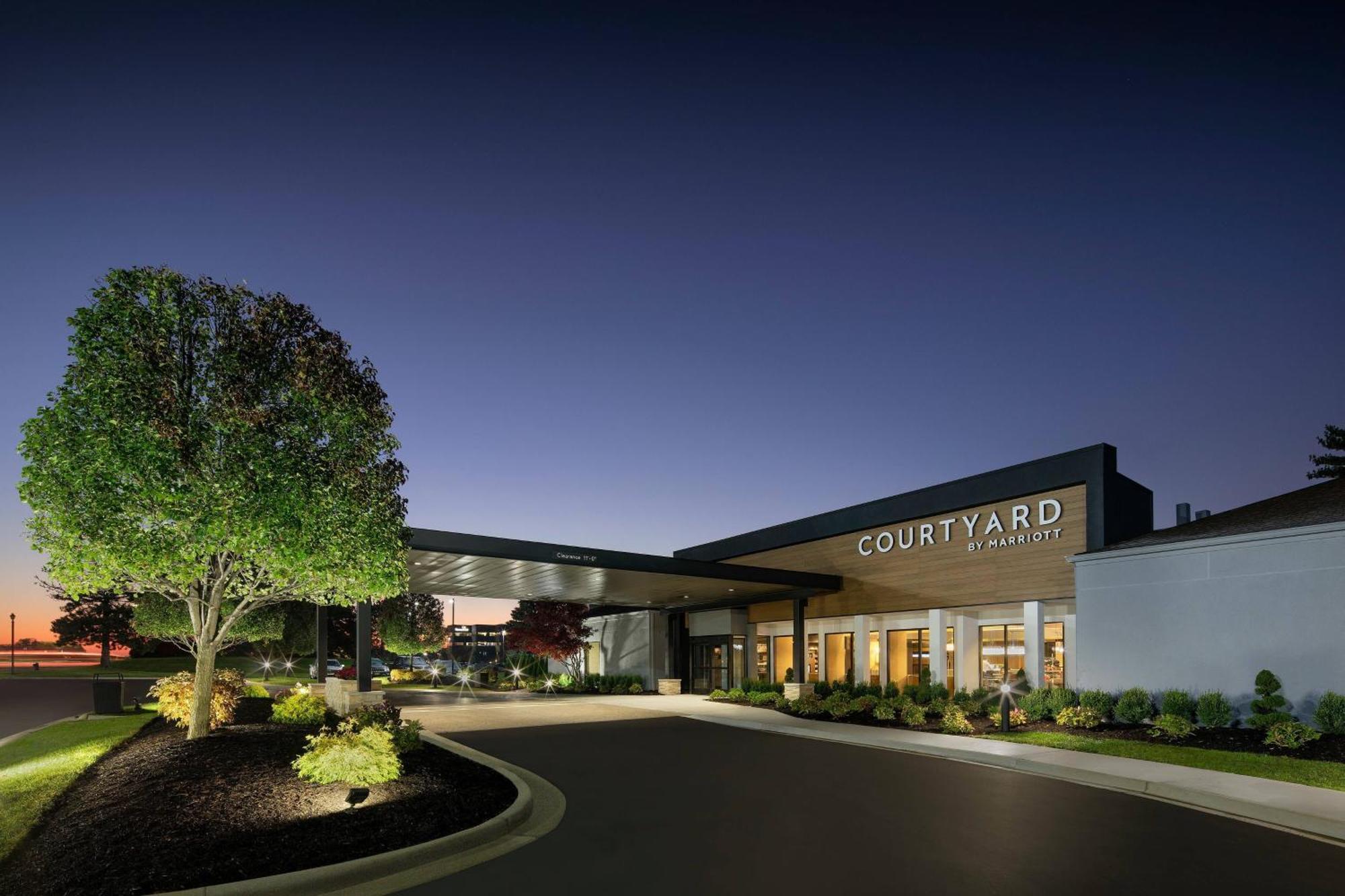 Courtyard Detroit Southfield Hotel Exterior photo